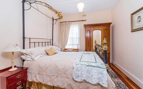 Eliza 1875 Red Brick Duplex Townhouse - Northern Rivers Accommodation 3