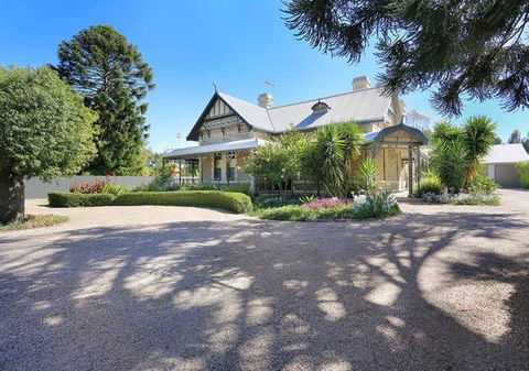Elizabeth House - Northern Rivers Accommodation 1