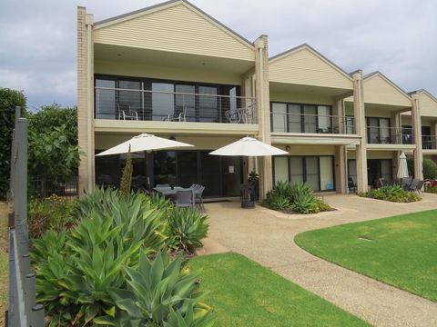 ELSINOR Townhouse 10 Mulwala - Northern Rivers Accommodation 0