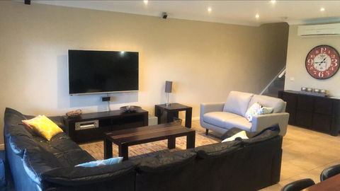ELSINOR Townhouse 2 - Northern Rivers Accommodation 2
