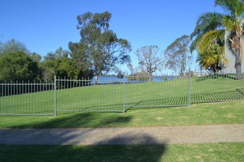 ELSINOR Townhouse 4 Mulwala - Northern Rivers Accommodation 1