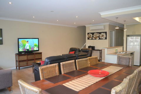 ELSINOR Townhouse 4 Mulwala - Northern Rivers Accommodation 3