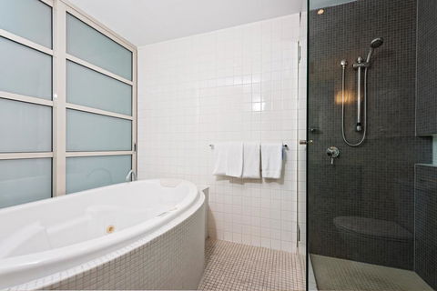 Embassy Apartment North Terrace - Northern Rivers Accommodation 3