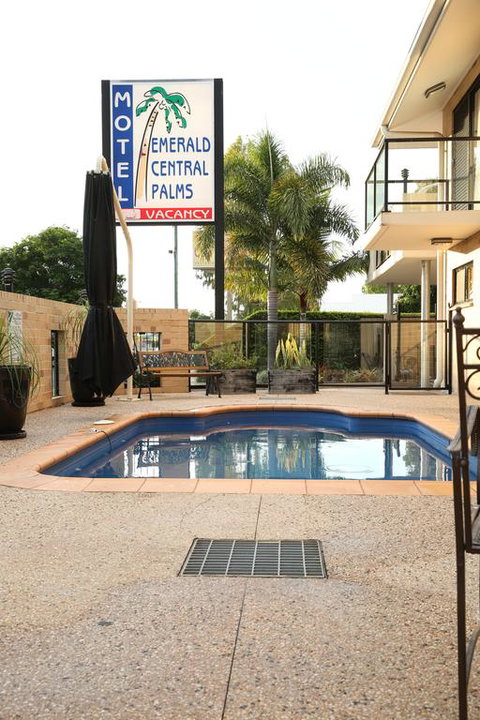 Emerald Central Palms Motel - Northern Rivers Accommodation 3