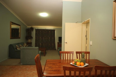 Emerald Explorers Inn - Northern Rivers Accommodation 2