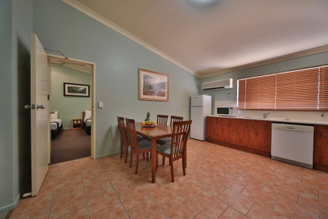 Emerald Explorers Inn - Northern Rivers Accommodation 1