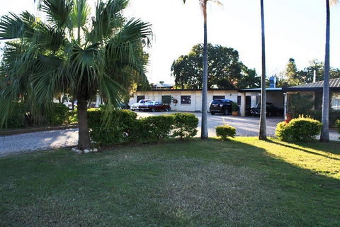 Emerald Tower Motor Inn - Northern Rivers Accommodation 1