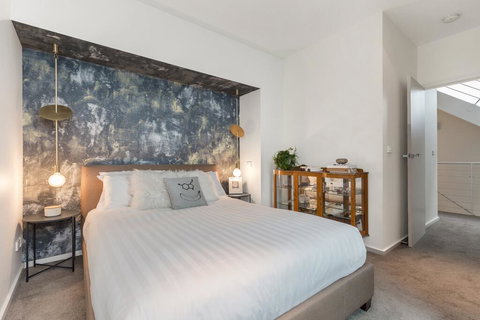 Enjoy Cafe Culture From Chic Warehouse Conversion - Northern Rivers Accommodation 3