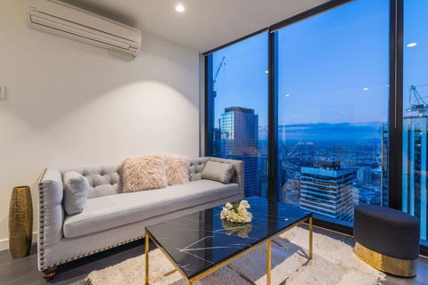 EQ Tower Luxury 2 Bedroom Skyline CBD Apartment - Northern Rivers Accommodation 1