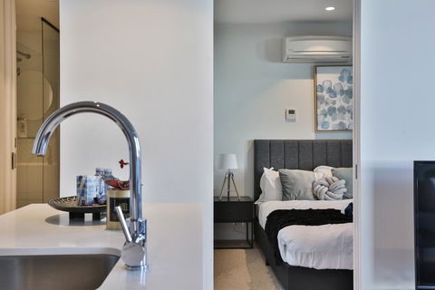 EQ TOWER Melbourne CBD APT - Northern Rivers Accommodation 1
