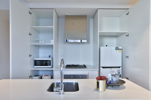 EQ TOWER Melbourne CBD APT - Northern Rivers Accommodation 2