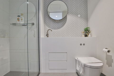 EQ TOWER Melbourne CBD APT - Northern Rivers Accommodation 3
