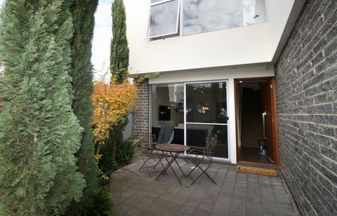 EROS City Fringe - Wifi, Wine, Netflix, Pets OK And Park Views! - Northern Rivers Accommodation 3