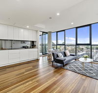 Executive City-centre Apartment with Parking - Northern Rivers Accommodation