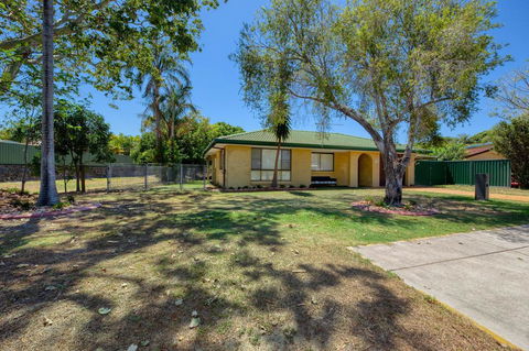 Fabulously Presented Family Retreat On Bribie Island - Northern Rivers Accommodation 1
