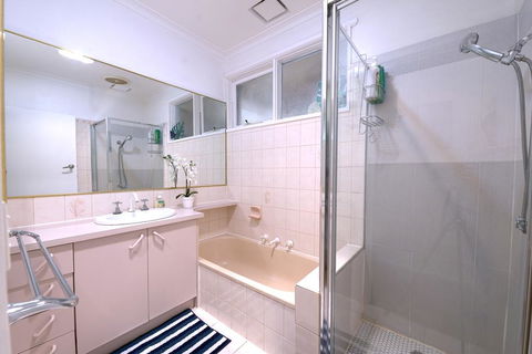 Family Home In Prime Location Melbourne - Northern Rivers Accommodation 2