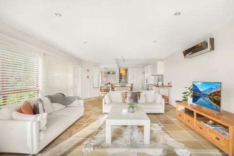 Family House With BBQ Deck, Water View And Parking - Northern Rivers Accommodation 0