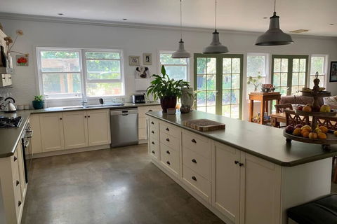 Farm House At The Gateway To The King Valley - Northern Rivers Accommodation 3