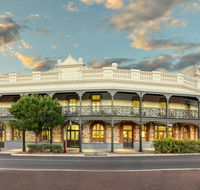Farmers Home Hotel - Northern Rivers Accommodation