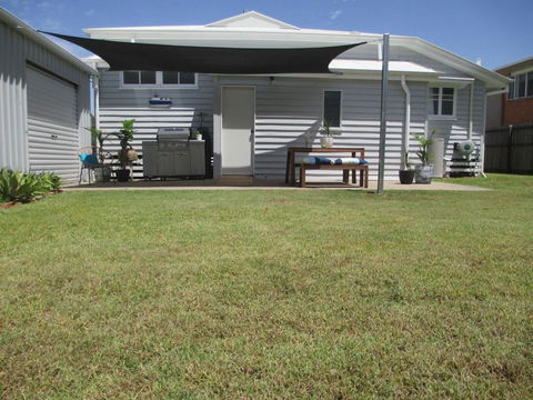 Fisherman's Cottage Hervey Bay - Northern Rivers Accommodation 1