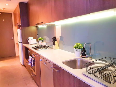 FITZROY FANTASTIC 1BR APT With FREE WINE, NETFLIX, WIFI, Close To TRAMS, COLES - Northern Rivers Accommodation 2