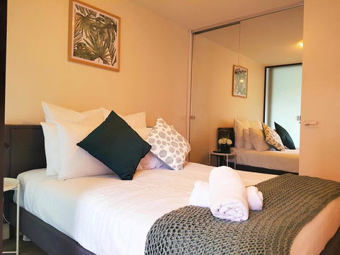 FITZROY FANTASTIC 1BR APT With FREE WINE, NETFLIX, WIFI, Close To TRAMS, COLES - Northern Rivers Accommodation 1
