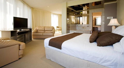 Frankston International - Northern Rivers Accommodation 1