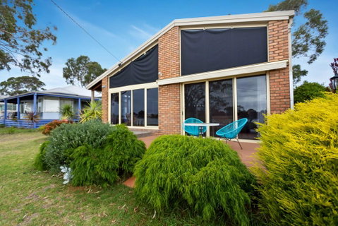 Getaway - Waterfront Island Living - Northern Rivers Accommodation 3