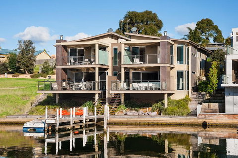 Gippsland Lakehouse - Northern Rivers Accommodation 1