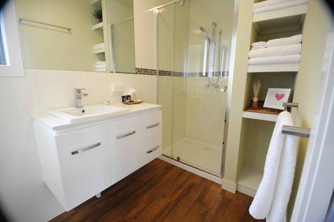 Gisborne Peak Winery Cottages - Northern Rivers Accommodation 3