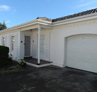 Glenelg Holiday Apartments-Colonial Square - Northern Rivers Accommodation