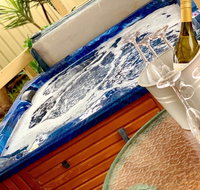 Glenway House Spa Oasis Rockingham - Northern Rivers Accommodation