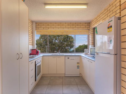 Golden Shores U7, 21 Landsborough Parade - Northern Rivers Accommodation 2