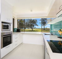 Golden Shores Unit 1 21 Landsborough Parade - Northern Rivers Accommodation