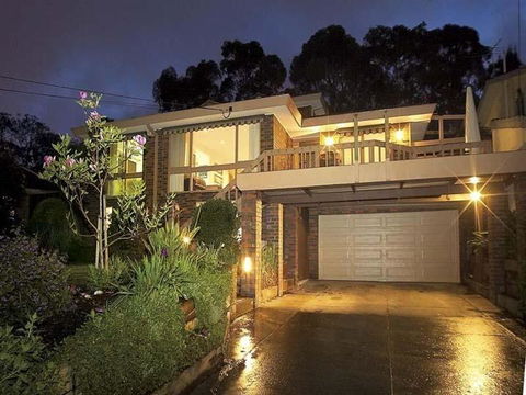 Great Views/Location 5 Bedrooms In Glen Waverley - Northern Rivers Accommodation 0