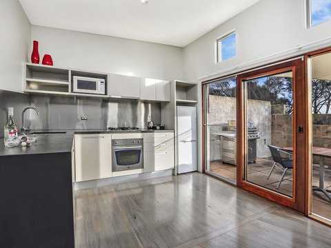 HEARN'S BEACHSIDE VILLA 2 - Northern Rivers Accommodation 1