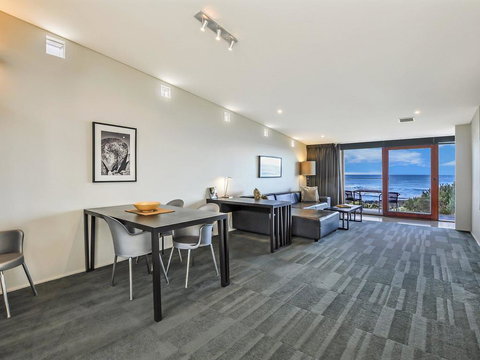 HEARN'S BEACHSIDE VILLA 2 - Northern Rivers Accommodation 2