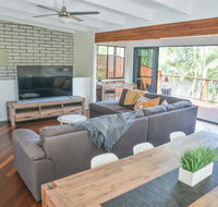 Hideaway At Hodgens Walk to Beach Happy Valley and Bulcock St With Backyard - Northern Rivers Accommodation