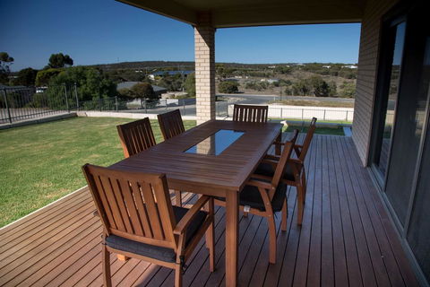 Highview On Victoria Coffin Bay - Northern Rivers Accommodation 1