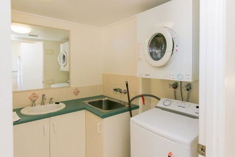 Holiday At The Marina - Hervey Bay - Northern Rivers Accommodation 1