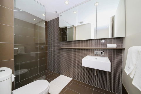 Homely Albert Park Suite Next To Grand Prix Circuit - Northern Rivers Accommodation 2