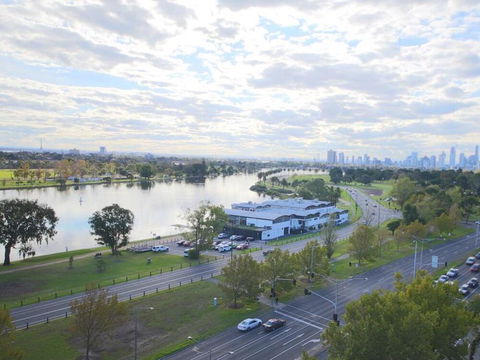Homely Albert Park Suite Next To Grand Prix Circuit - Northern Rivers Accommodation 3