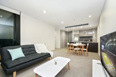Homely Albert Park Suite Next To Grand Prix Circuit - Northern Rivers Accommodation 0