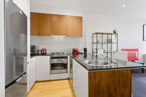 JOLI Opposite MCG And Botanical Gardens - Northern Rivers Accommodation 1