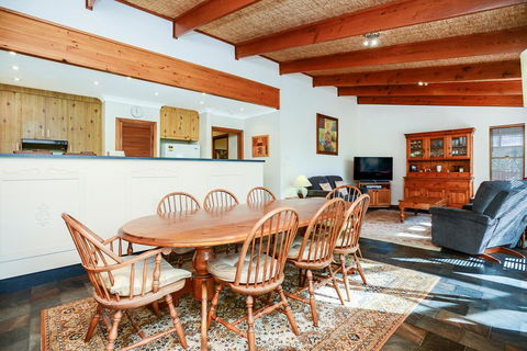 Kestrel Lodge Port Willunga - Northern Rivers Accommodation 2