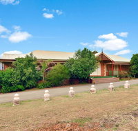 King III - you can honestly walk to Bimbadgen and Hope Estate concerts - Northern Rivers Accommodation