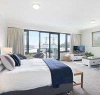 King size studio with water view walk to the city - Northern Rivers Accommodation