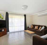 Kingfisher - Pet-Friendly - 10 Mins to Hyams Beach - Northern Rivers Accommodation