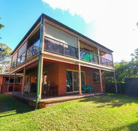 Kingfisher LakeHouse - Northern Rivers Accommodation