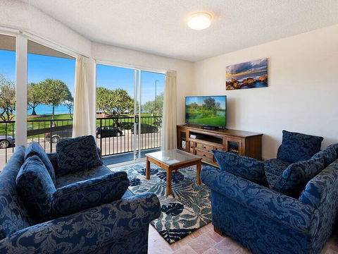 Kings Beach Ocean Front Views Private Balcony Overlooking Kings Beach - Northern Rivers Accommodation 1